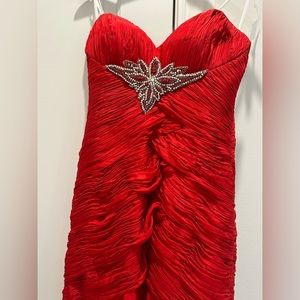 MACDUGGAL FLOOR LENGTH RED EVENING GOWN
